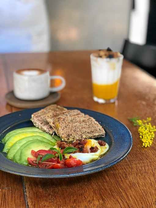 A fruta pode ser encontrada na salada, e no cafÃ© da manhÃ£ do Quanto cafÃ©