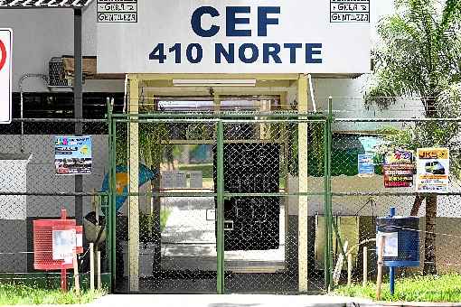 DireÃ§Ã£o afirmou que o docente nÃ£o foi recebido com hostilidade e que nÃ£o ficou sozinho com servidora que acusa