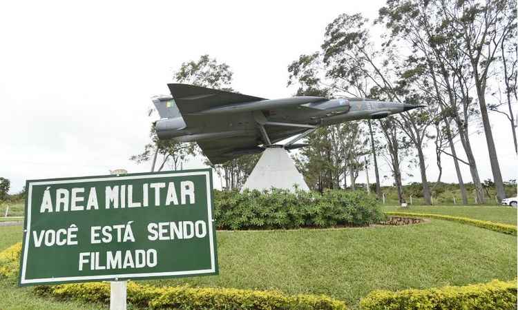 um aviÃ£o decolando