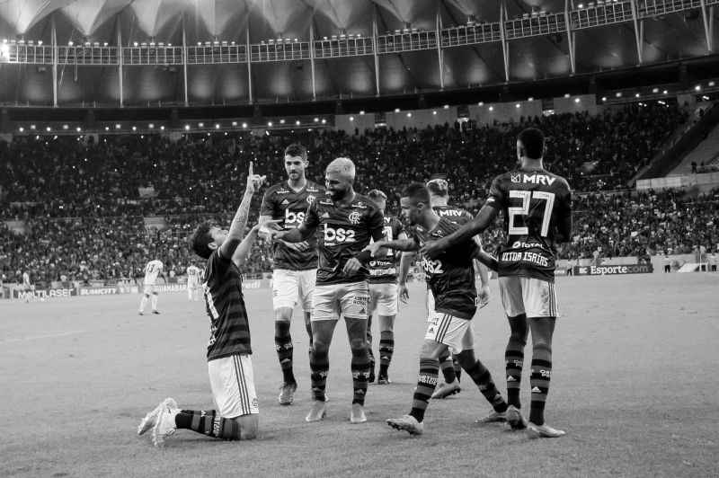 Fla fez fotos em preto e branco em homenagem aos meninos do Ninho