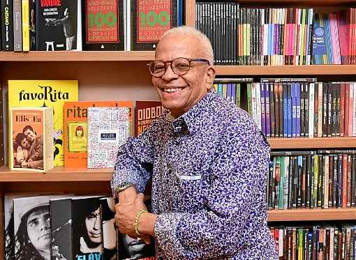 Em novo livro, compositor, pesquisador e escritor reverencia a histÃ³ria de 100 personalidades negras do Brasil