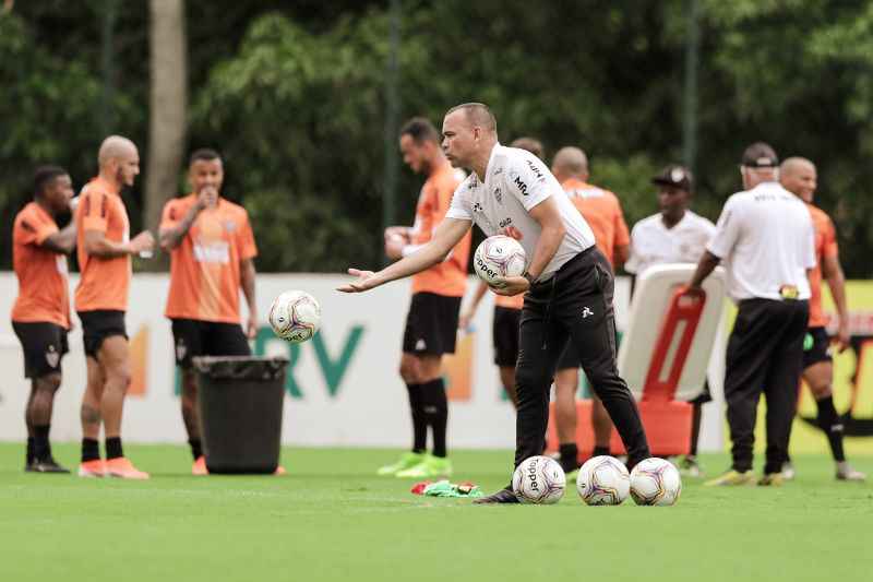 Rafael Dudamel estÃ¡ sob pressÃ£o apÃ³s ser goleado na Copa Sul-Americana