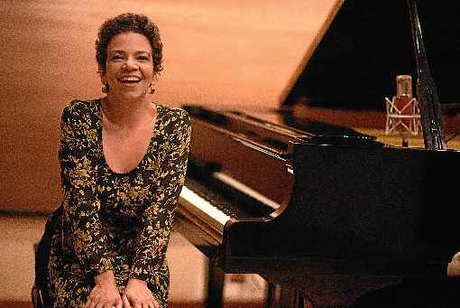 A pianista carioca Maria Teresa Madeira se apresenta hoje no Teatro da Escola 
de MÃºsica de BrasÃ­lia