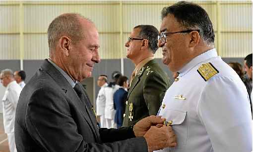 FlÃ¡vio Rocha (D) era comandante do 1Âº Distrito Naval, no Rio de Janeiro: SAE deixarÃ¡ a Secretaria-Geral