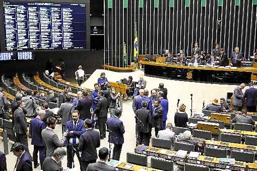 SessÃ£o de votaÃ§Ã£o no plenÃ¡rio da CÃ¢mara em 2020: corrida contra o tempo a partir do mÃªs que vem para aprovar PECs