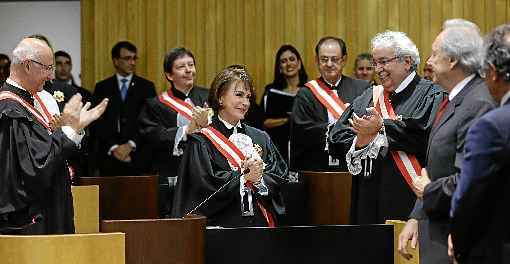 A ministra Cristina Peduzzi na concorrida cerimÃ´nia de posse: desafios com as transformaÃ§Ãµes tecnolÃ³gicas