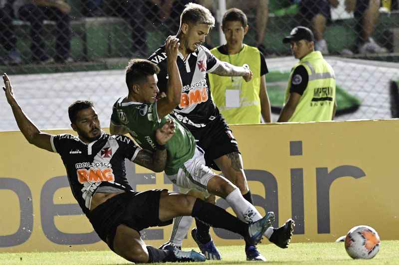 O time cruz-maltino segurou o jogo truncado em Santa Cruz de La Sierra e passou de fase