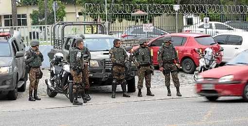 ForÃ§as de seguranÃ§a patrulham ruas de Fortaleza e regiÃ£o metropolitana: paralisaÃ§Ã£o dos policiais militares e bombeiros entra hoje no quinto dia