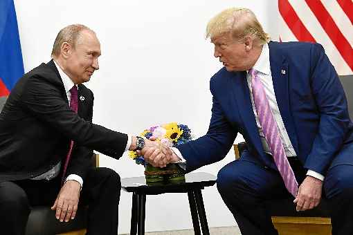 Putin e Trump em reuniÃ£o bilateral na cidade de Osaka, JapÃ£o, em junho de 2019: influÃªncia suspeita de Moscou