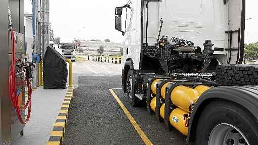 IndÃºstria se prepara para novos tempos: caminhÃµes sÃ£o fabricados no Brasil com tanques para GNV e GNL