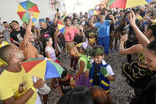 A crianÃ§ada pulou, brincou e danÃ§ou ao ritmo do frevo na Funarte