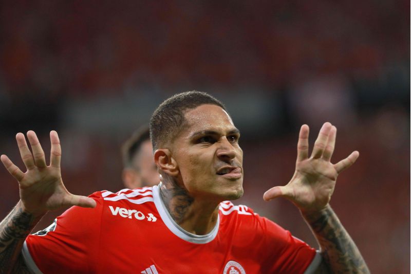 O atacante Paolo Guerrero abriu o placar no Beira-Rio, aos 48 do primeiro tempo