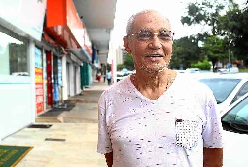 Wagner Luis Pinto, 74 anos, tentou comprar mÃ¡scaras de proteÃ§Ã£o para o rosto: %u201CTenho cardiopatia e asma; entÃ£o, a minha imunidade Ã© sensÃ­vel%u201D