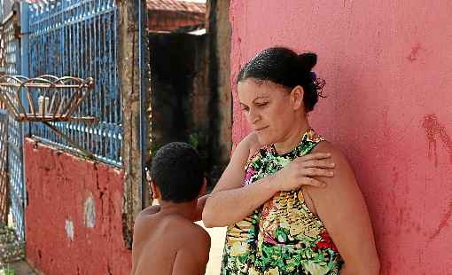 Alessandra da Costa e outros vizinhos tentaram salvar a famÃ­lia