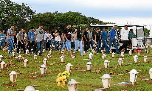 IncÃªndio em uma residÃªncia de Samambaia resultou na morte de duas crianÃ§as e um adulto que tentou salvÃ¡-las. Um bebÃª de seis meses segue internado em estado grave. A PolÃ­cia Civil investiga o caso