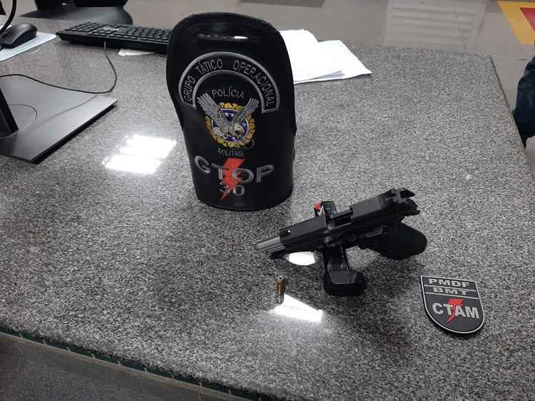 AlÃ©m da prisÃ£o do suspeito, os militares tambÃ©m apreenderam uma pistola calibre 380