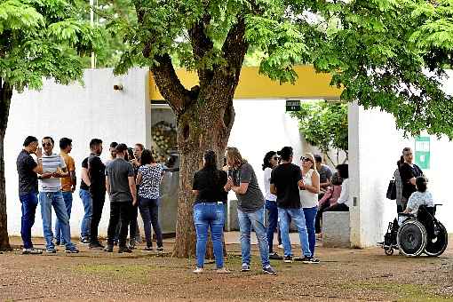 Amigos e familiares se despediram da mergulhadora PatrÃ­cia Arrais ontem, no Campo da EsperanÃ§a