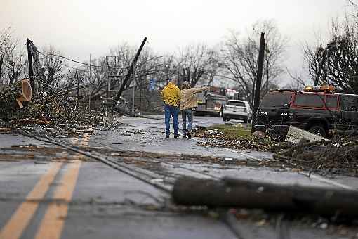 Moradores conferem destruiÃ§Ã£o em Cookeville: pelo menos 25 mortos