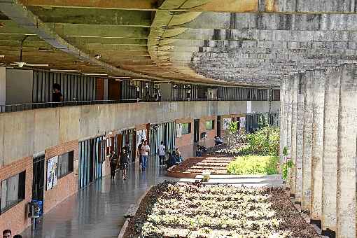 As aulas na Universidade BrasÃ­lia (UnB) comeÃ§am na prÃ³xima segunda-feira, e cenÃ¡rio preocupa servidores, estudantes e a Reitoria