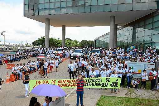 O Governo do Distrito Federal encaminha projeto de lei que prevÃª o pagamento parcelado dos 30% restantes 
da GratificaÃ§Ã£o de Atividade TÃ©cnico-Administrativa (Gata). DÃ­vida com funcionÃ¡rios de nÃ­vel mÃ©dio da saÃºde se arrasta desde 2015