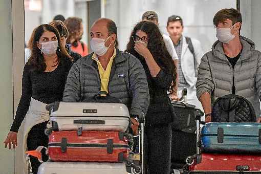 Passageiros vindos da ItÃ¡lia desembarcam no aeroporto de Guarulhos, que tem sido a principal porta de entrada do coronavÃ­rus no paÃ­s