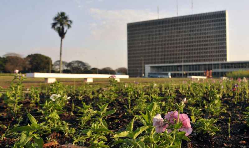 FuncionÃ¡rios do PalÃ¡cio do Buriti agora podem estacionar no Estacionamento 1 do Parque da Cidade