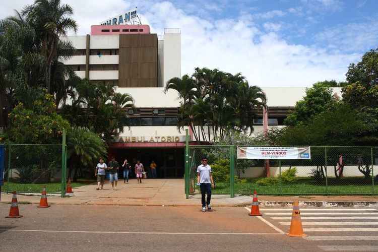 A paciente de 52 anos que teve exame com resultado positivo para coronavÃ­rus foi transferida na quinta-feira para o Hospital Regional da Asa Norte (Hran): viagem para a Europa