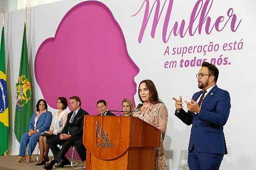 A atriz no evento do Dia Internacional da Mulher: %u201CAcho que houve muitas conquistas extraordinÃ¡rias e tambÃ©m muitas perdas%u201D