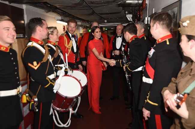 No sÃ¡bado (7/3) o casal participou do Festival de MÃºsica Mountbatten no Royal Albert Hall. A apresentaÃ§Ã£o marcou o 75Âº aniversÃ¡rio do fim da Segunda Guerra Mundial e o 80Âº aniversÃ¡rio da formaÃ§Ã£o dos comandos britÃ¢nicos.