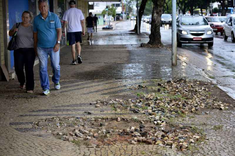 As quadras tambÃ©m passarÃ£o por troca dos pisos das calÃ§adas