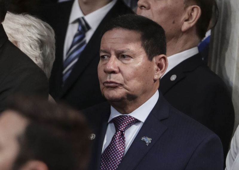 Hamilton MourÃ£o descarta a possibilidade de aumento de impostos por causa do preÃ§o do petrÃ³leo