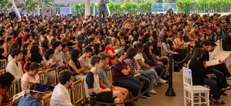 Estudantes dos quatro campi da UnB devem movimentar o Centro ComunitÃ¡rio e o anfiteatro 9 para assistir as aulas inaugurais da graduaÃ§Ã£o