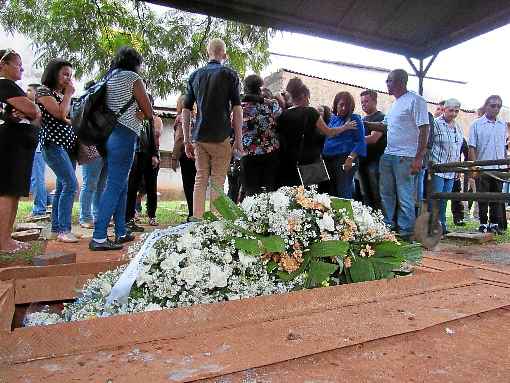 Todos acompanharam o enterro, no Campo da EsperanÃ§a, em Taguatinga, inconsolÃ¡veis: lembrado por inteligÃªncia e profissionalismo