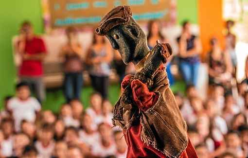 As brincadeiras com mamulengos oferecem temas diversos, mas a maioria busca preservar as tradiÃ§Ãµes culturais nordestinas