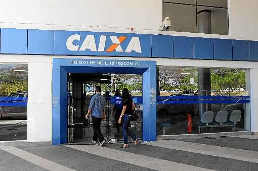 Correntista da Caixa tem a vantagem de receber direto na conta-corrente