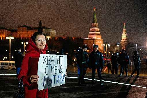 Em Moscou, manifestante contesta novos mandatos ao presidente