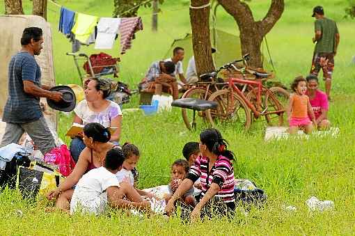 Pessoas retiradas de invasÃ£o se instalaram em descampado prÃ³ximo ao Centro OlÃ­mpico da Estrutural