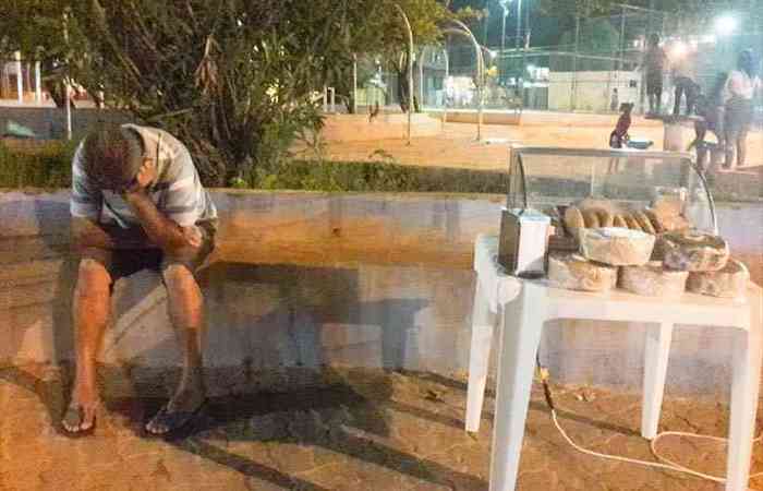 No primeiro dia, ele ficou das 18h Ã s 23h30 no local e sÃ³ vendeu um pastelÃ£o para uma sobrinha