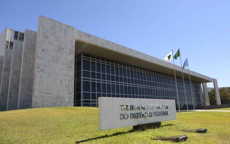 Portaria proÃ­be acesso do publico externo ao restaurante e biblioteca