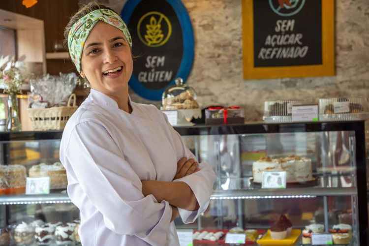 ProprietÃ¡ria da Quitutices, InaiÃ¡ Sant'Ana, ensina algumas combinaÃ§Ãµes de shots de imunidades