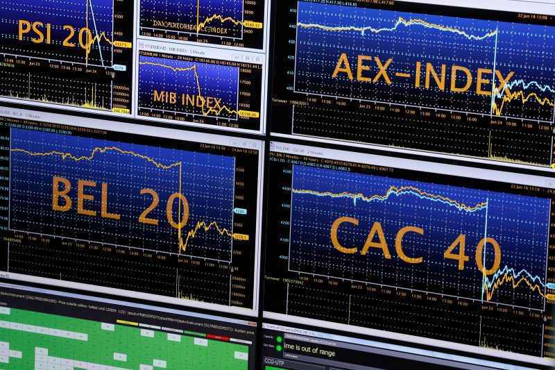 Em Paris, o Ã­ndice CAC 40 perdia 9% logo na abertura