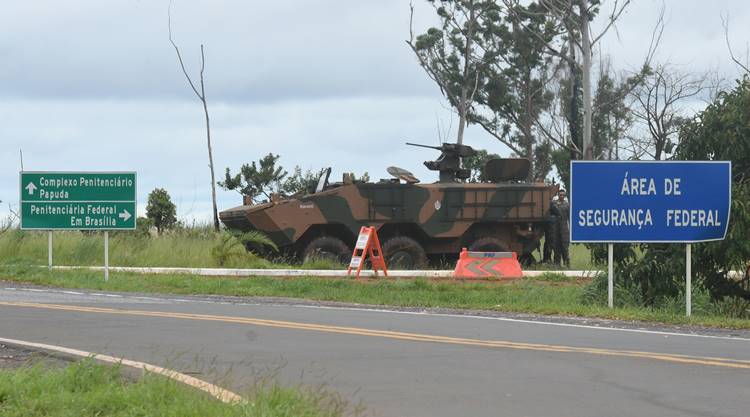 A arma utilizada era de fabricaÃ§Ã£o dos prÃ³prios presos, segundo informou a Secretaria de SeguranÃ§a PÃºblica