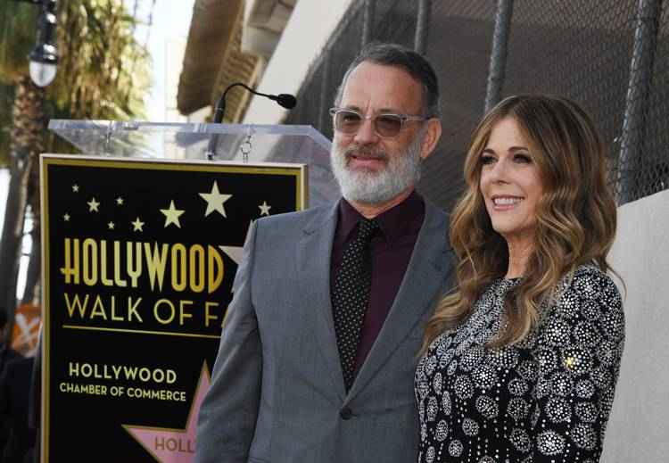 Sua esposa, a tambÃ©m atriz Rita Wilson, permanece internada