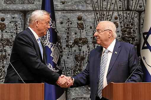 Reuven Rivlin (D) com Grantz, em outubro do ano passado: a cena se repete