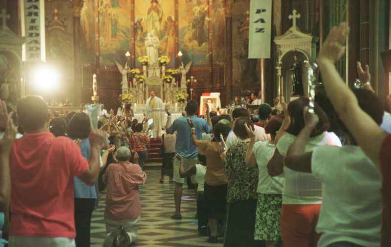 Casamentos marcados atÃ© julho devem ser agendados para depois de agosto