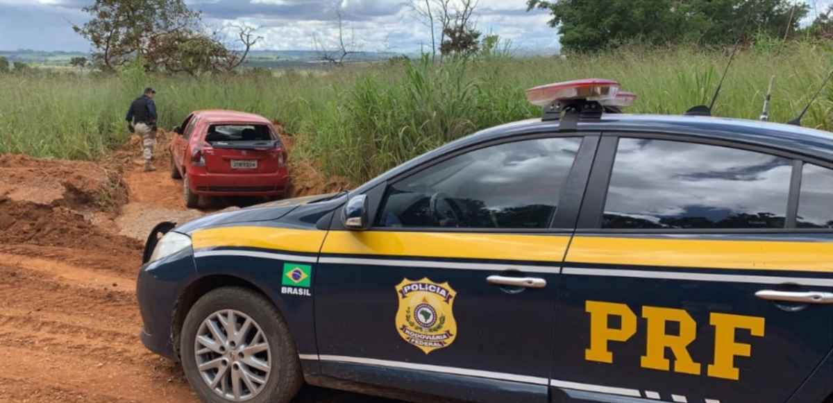 PolÃ­cia recupera Fiat/Palio vermelho