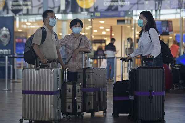 As infecÃ§Ãµes continuam a se multiplicar em todo o planeta, mas na cidade chinesa de Wuhan, onde o surto comeÃ§ou em dezembro, nenhum novo caso foi relatado