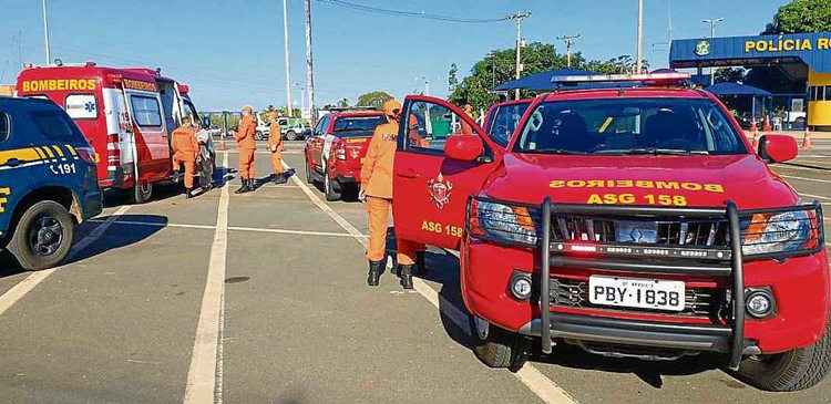 Desde quarta-feira, os bombeiros fazem barreiras em rodovias que cortam o Distrito Federal