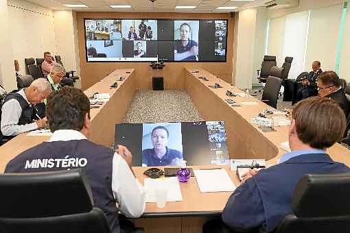 TeleconferÃªncia de tÃ©cnicos da SaÃºde com os mandatÃ¡rios municipais: %u201CNÃ£o Ã© hora de falar sobre isso%u201D, diz Jonas Donizette, presidente da FNP