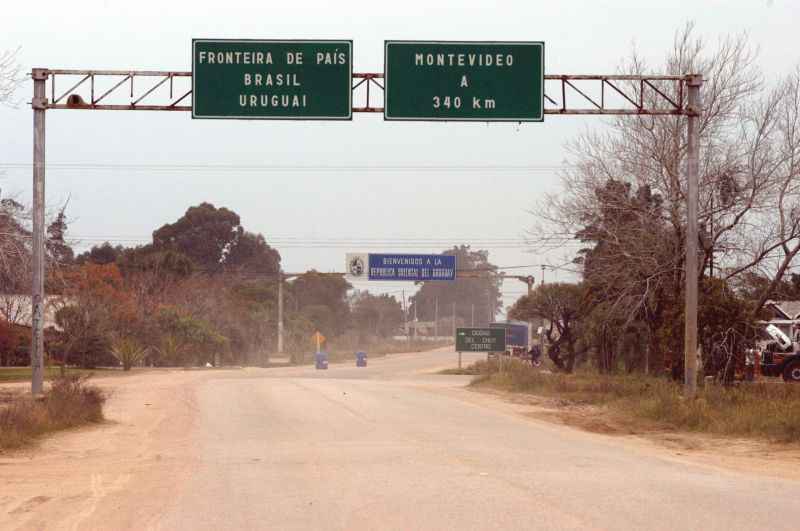 O transporte de carga poderÃ¡ seguir transitando nas duas direÃ§Ãµes e a medita tambÃ©m permite a livre circulaÃ§Ã£o daqueles que residem nas cidades limÃ­trofes